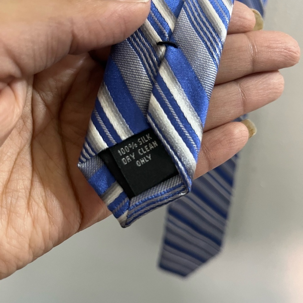 Pierre Cardin Elegant Blue Striped Men's Tie - Picture 2 of 3